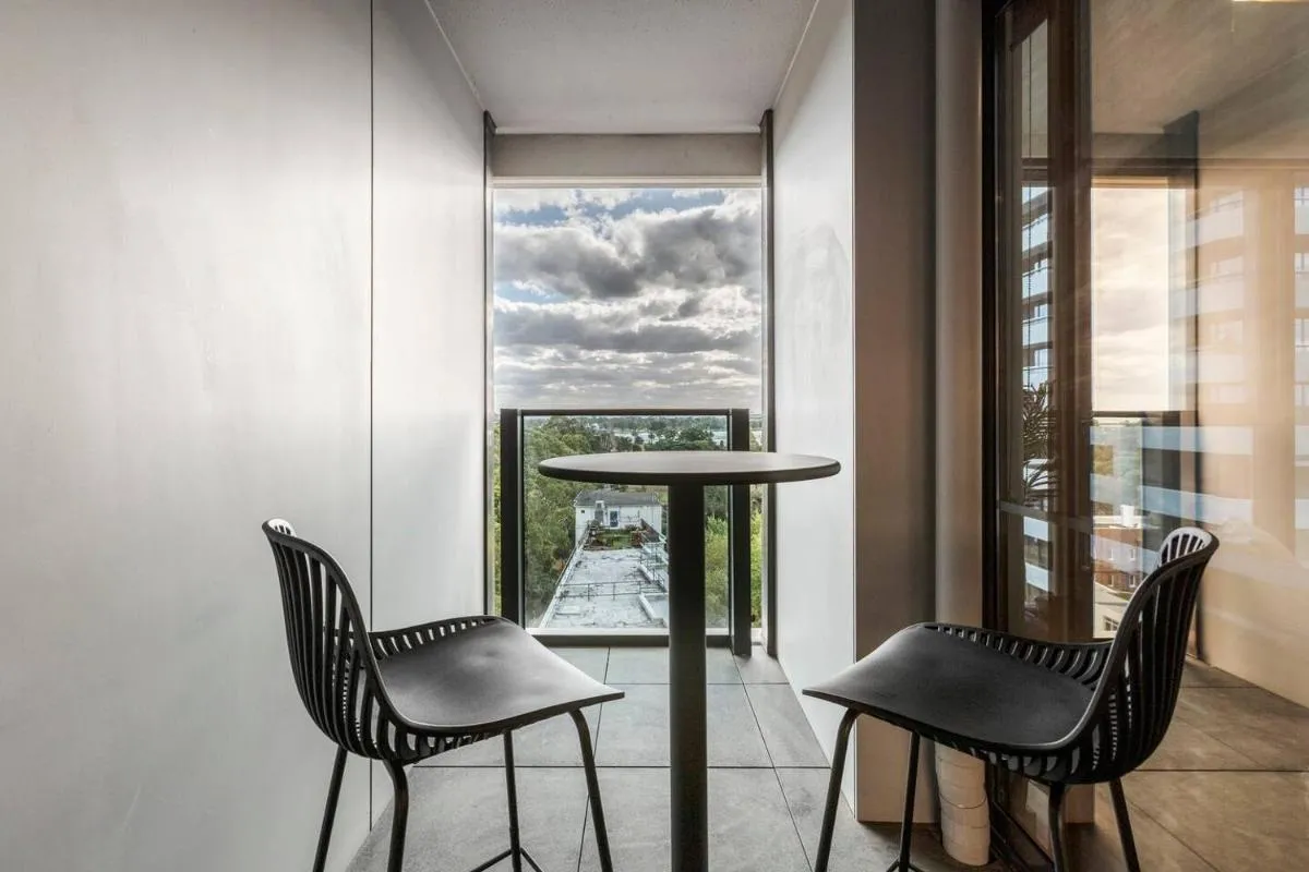 Historic Elegance in Boutique Apt on St Kilda Rd — 4