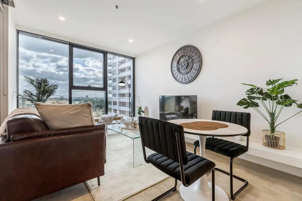 Historic Elegance in Boutique Apt on St Kilda Rd — 5