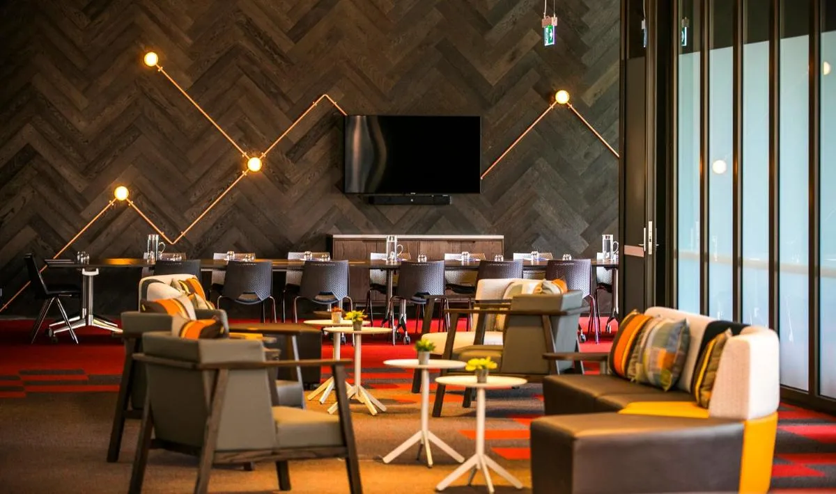 Holiday Inn Express Melbourne Little Collins by IHG — 4
