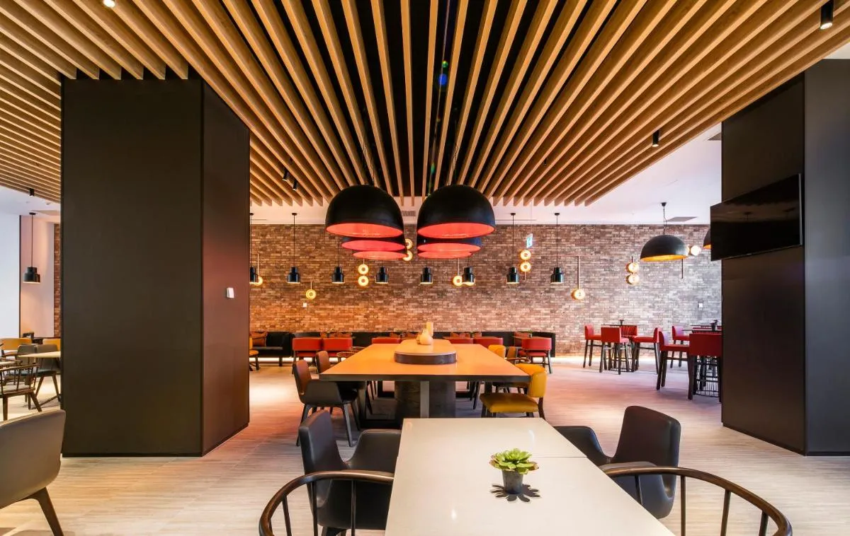 Holiday Inn Express Melbourne Little Collins by IHG — 2