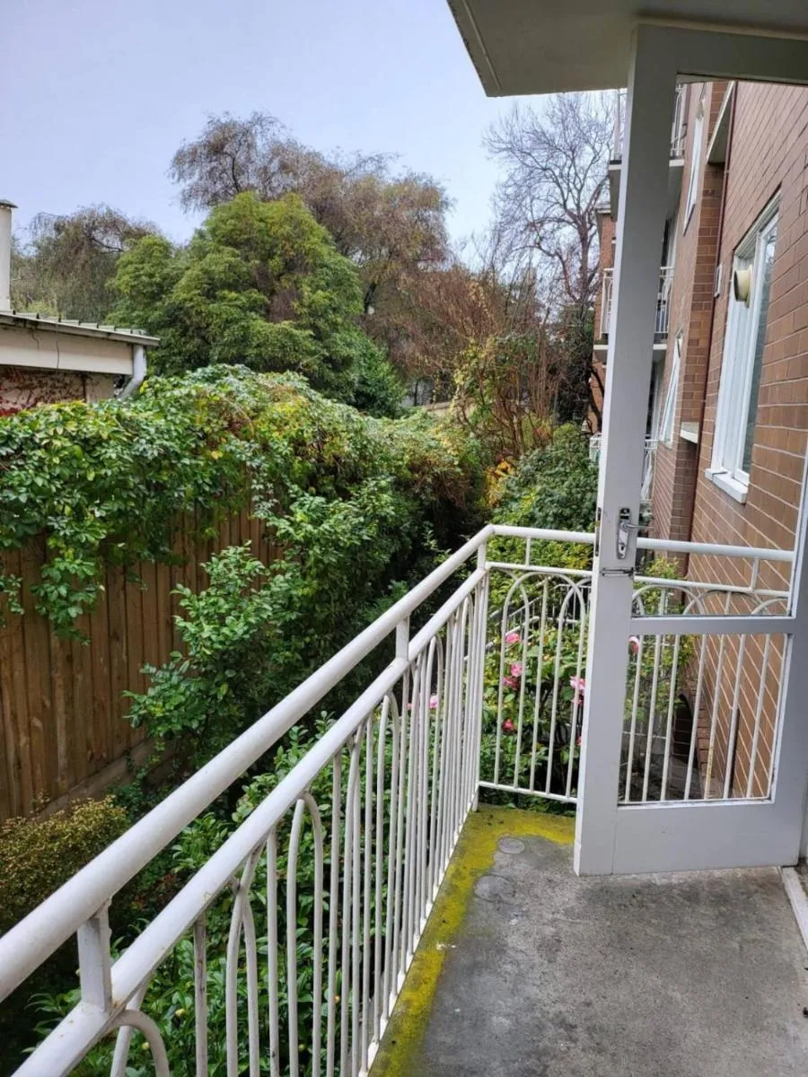 Homely 1 Bedroom Retreat in South Yarra with Balcony — 4