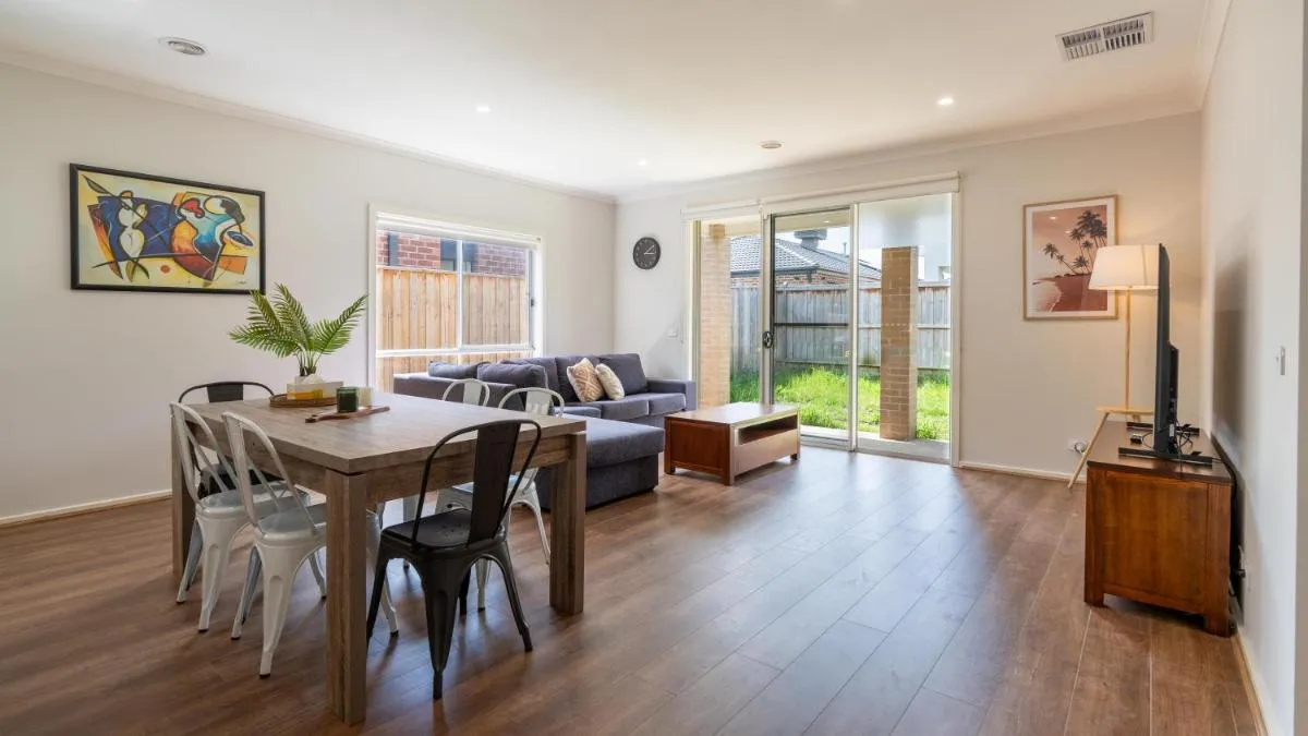 Homely Entire house in Clyde — 4