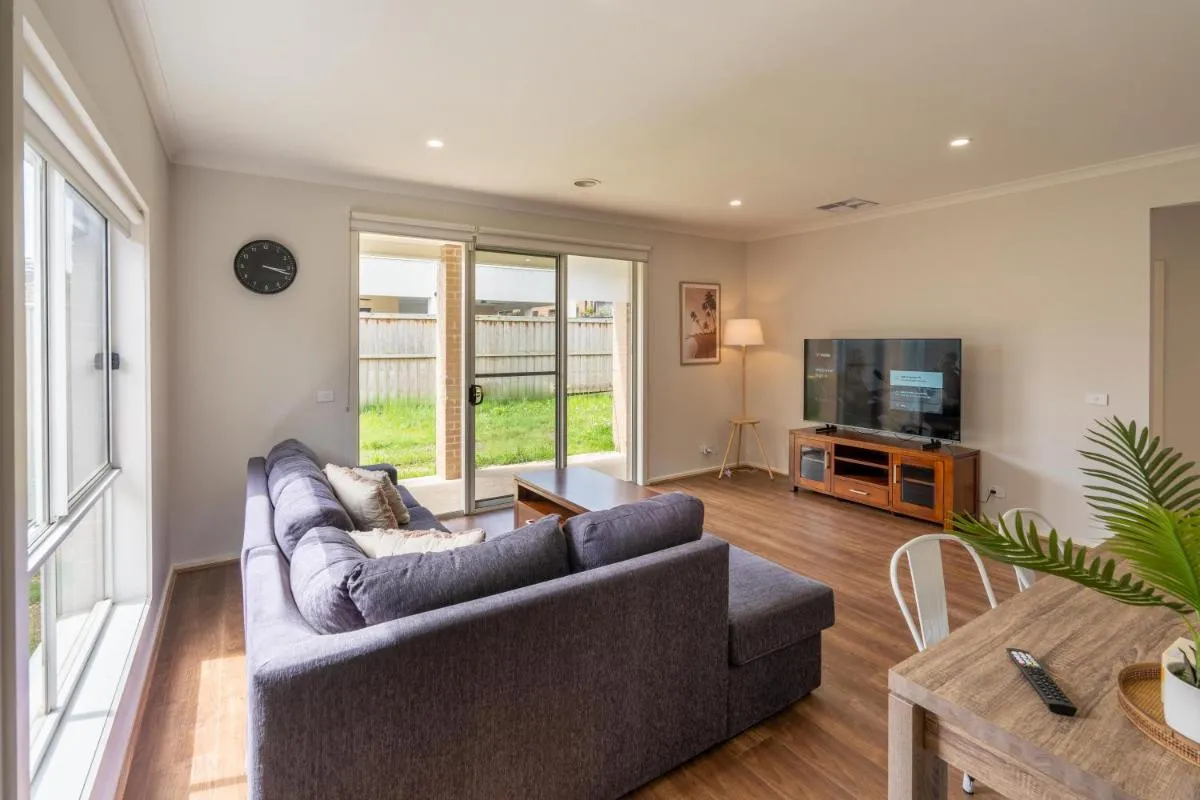 Homely Entire house in Clyde — 5