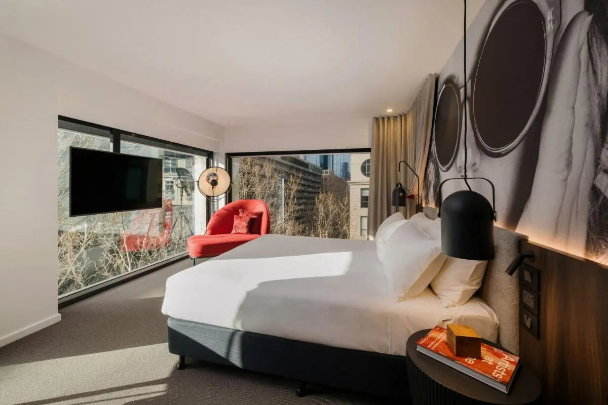 Hotel Indigo Melbourne on Flinders by IHG — 2