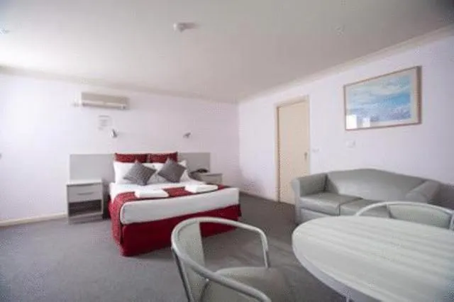 Hume Villa Motor Inn — 2