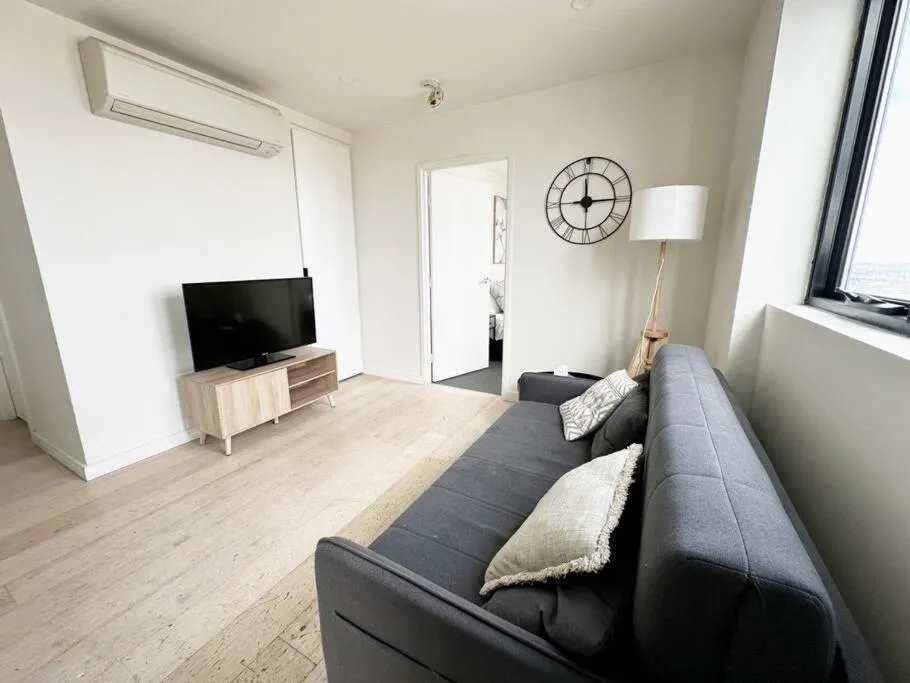 IN2103-1 BR Comfy Loft with Stunning View — 5