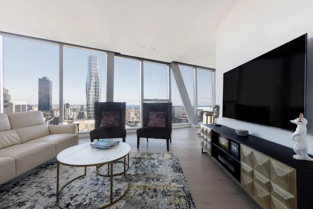 Iconic High-view Oasis between Docklands and CBD