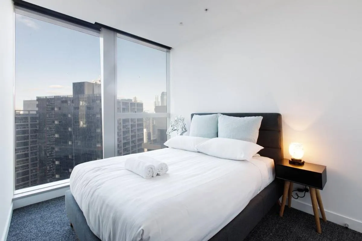 Iconic High-view Oasis between Docklands and CBD — 2