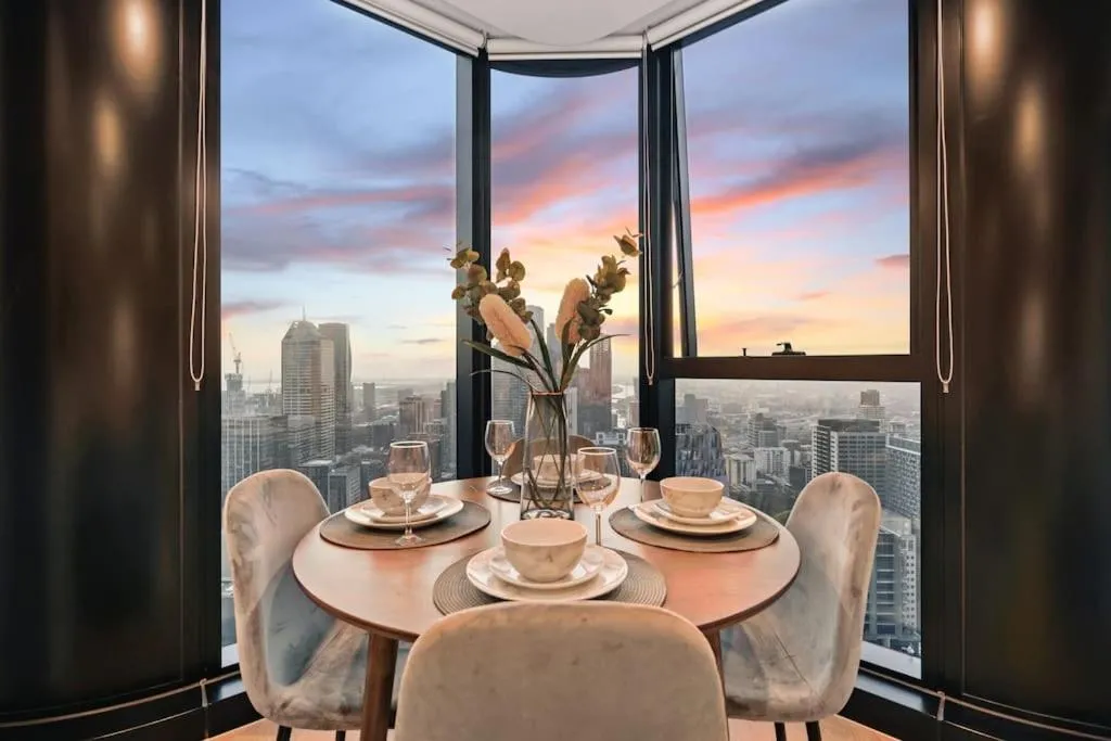 Impressive Skyline 2B2B1C in Mel Central — 5