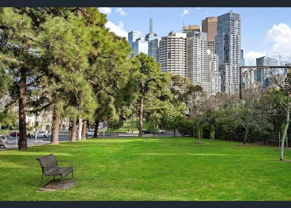 Jolimont Gem – East Melbourne Private Apt – MCG & Rod Laver Arena — 5