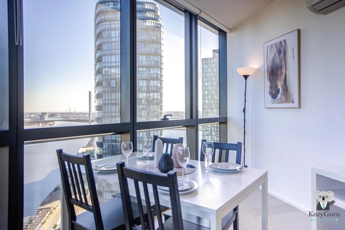 KOZYGURU DOCKLANDS HIGH LEVEL WATERVIEW 1BED POOL VDO883-2009 — 4