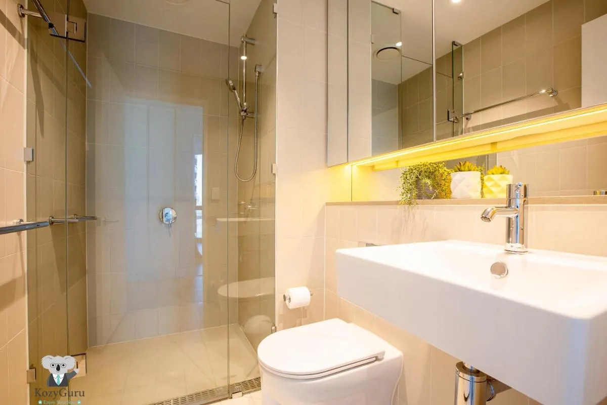 KOZYGURU DOCKLANDS HIGH LEVEL WATERVIEW 1BED POOL VDO883-2009 — 3