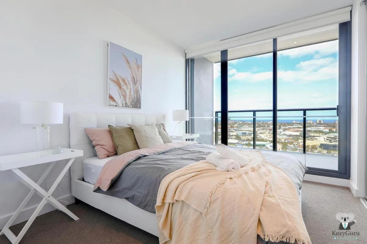 KOZYGURU DOCKLANDS LUXURY WATER VIEW APT 1 BED VDO915 — 2