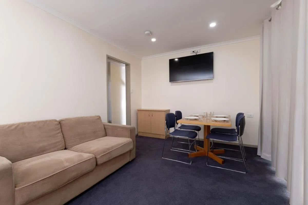 Keilor Motor Inn — 5