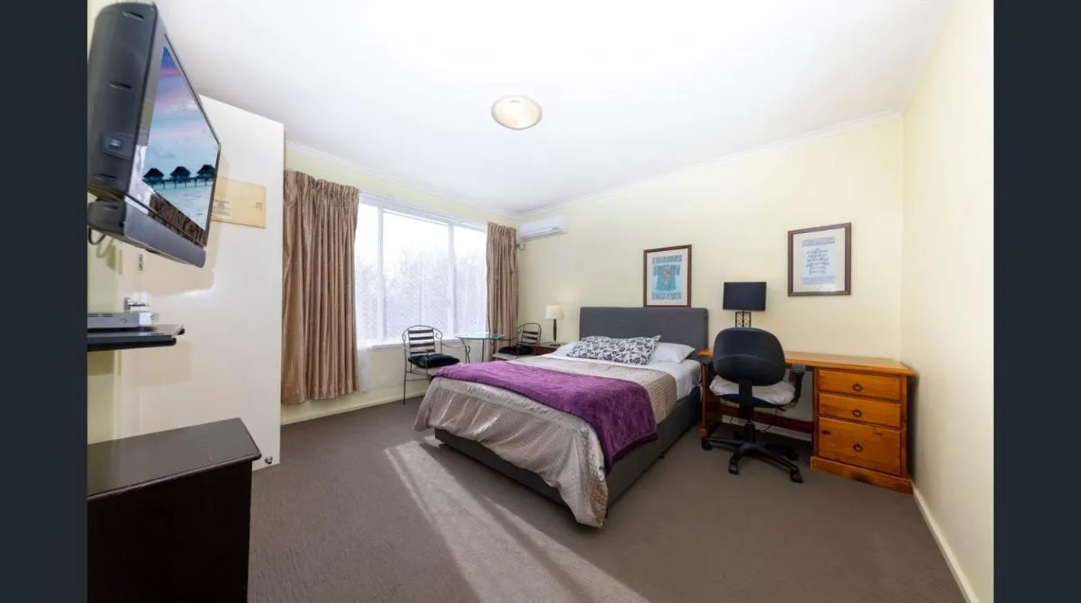 Knightsbridge Apartments — 5