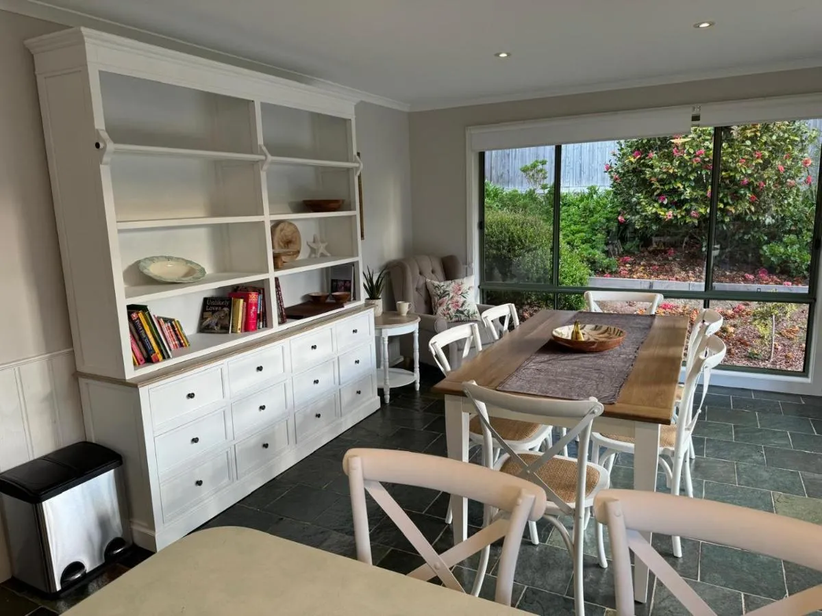 Lake view family house — 4