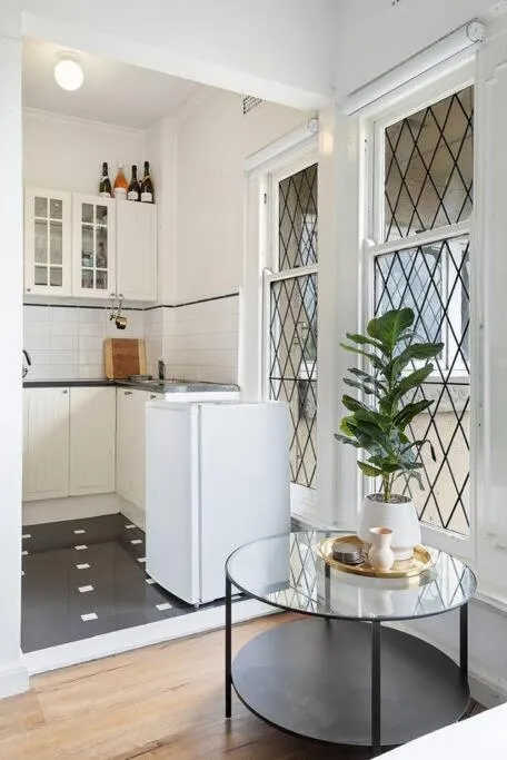 Large 1 Bdrm Light Filled with City Views, South Yarra — 5