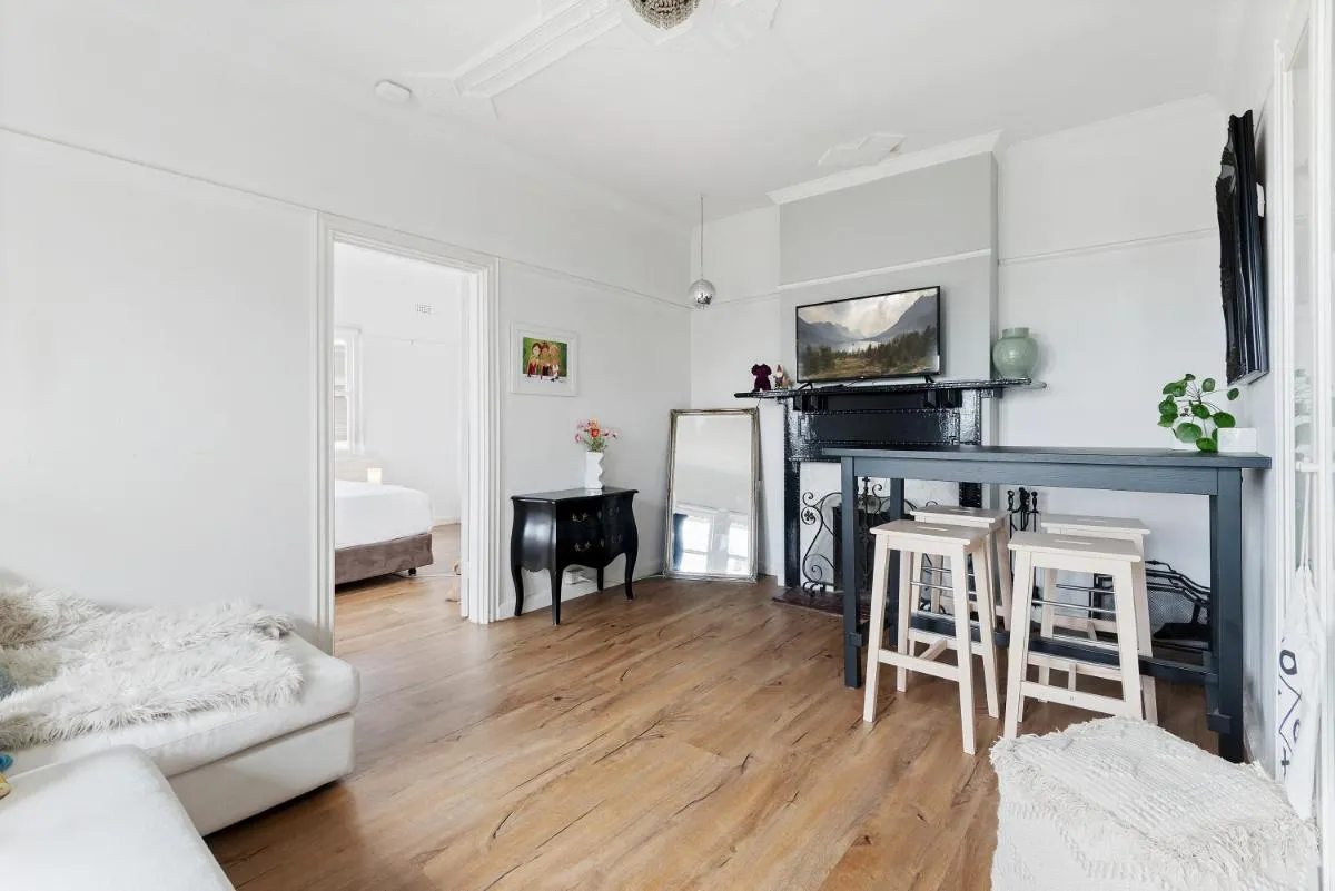 Large 1 Bdrm Light Filled with City Views, South Yarra — 3