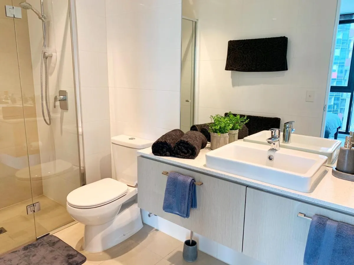 Large 2B2B Near Southern Cross FreeParking GYM POOL — 3