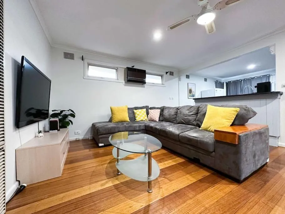 Large Peaceful 4 Bedroom Home — 5