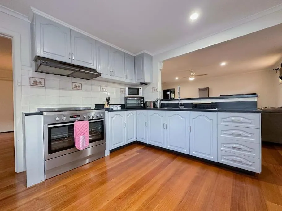Large Peaceful 4 Bedroom Home — 4