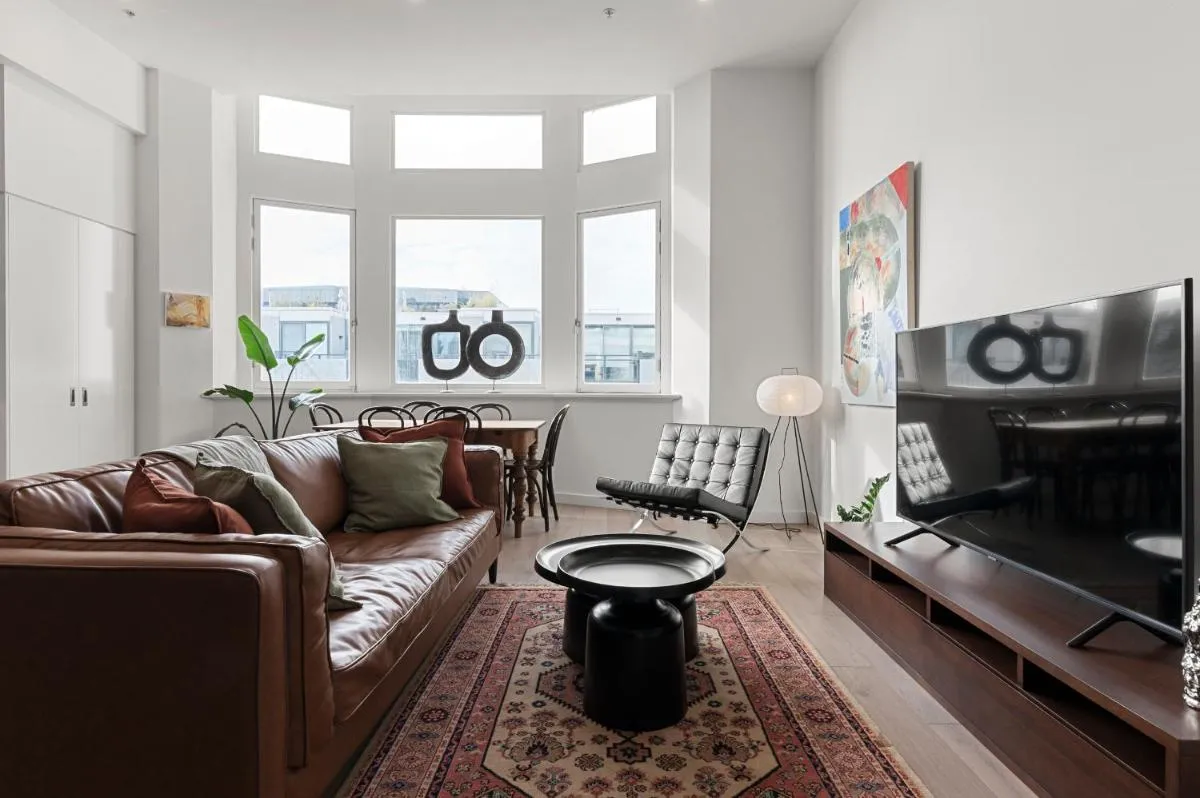 Light-filled Artistic Getaway – Smith St — 3