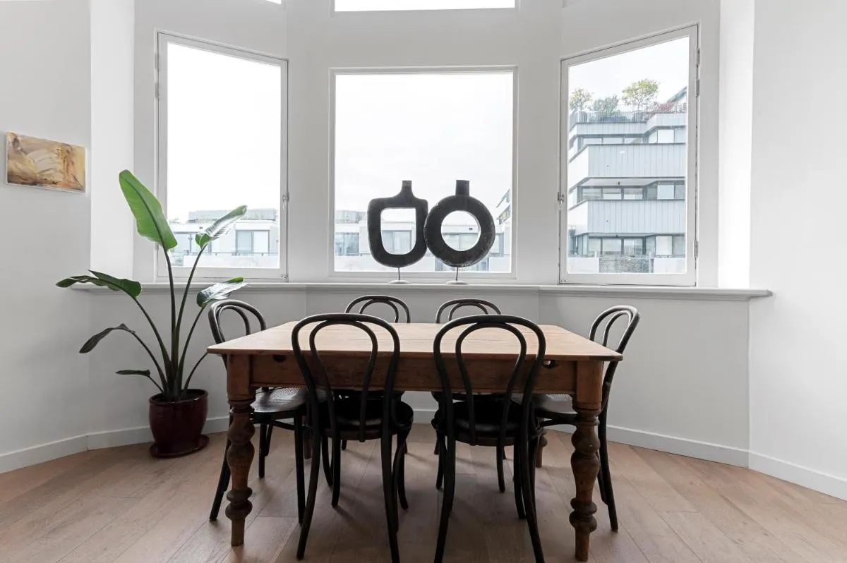 Light-filled Artistic Getaway – Smith St — 2