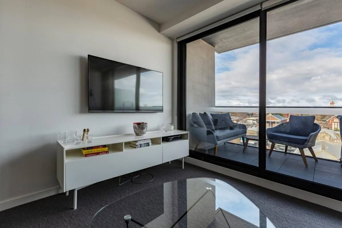 Light-filled Stylish Living in Diverse Hawthorn — 5
