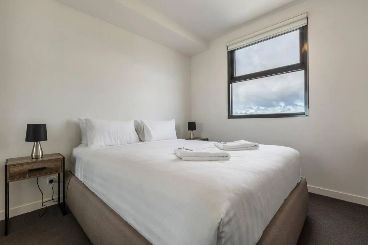 Light-filled Stylish Living in Diverse Hawthorn — 2