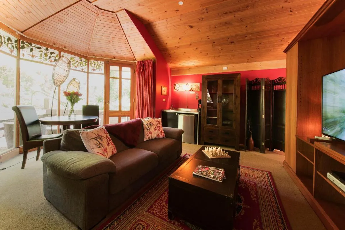 Linden Gardens Rainforest Retreat — 5