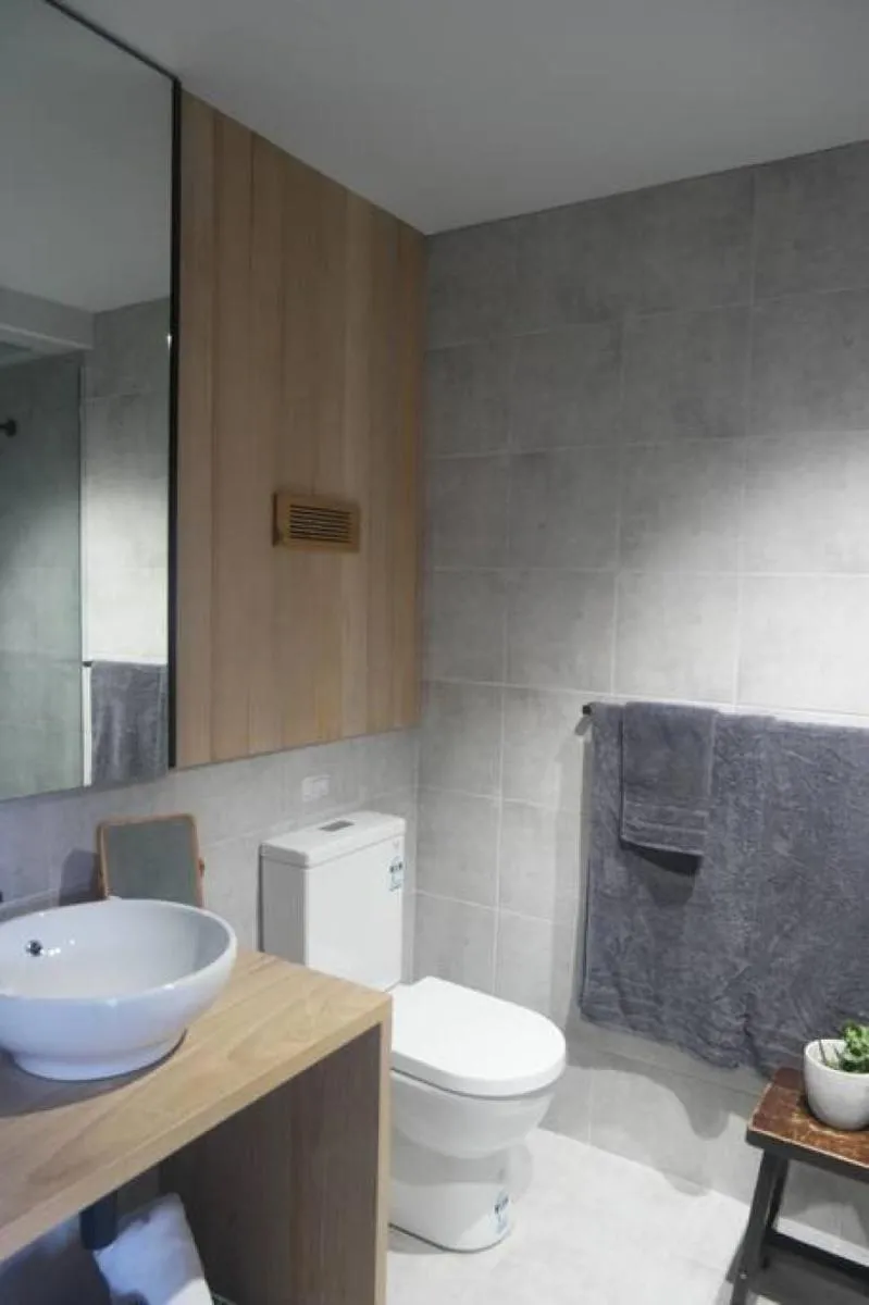 Lonsdale Street Studio Apartment — 4