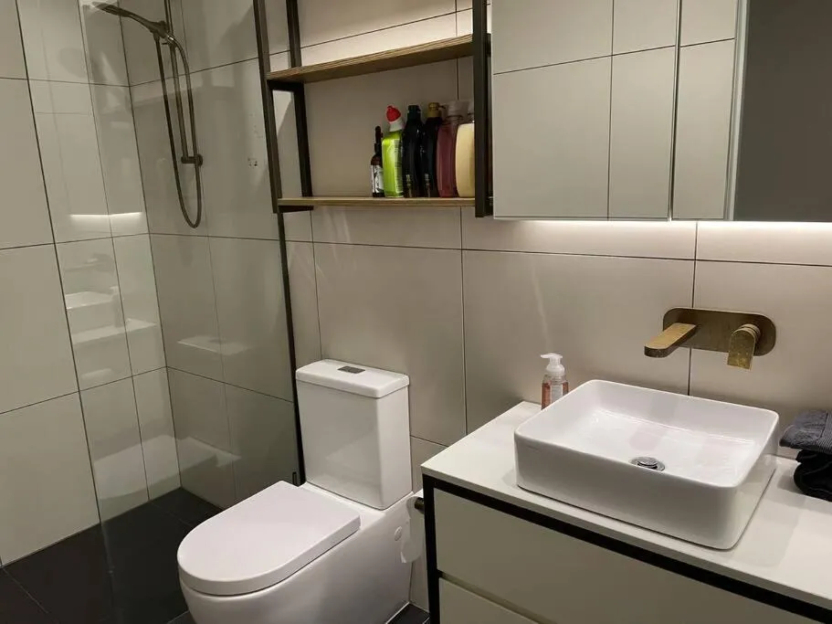 Lovely 1BD condo with free parking city view — 2
