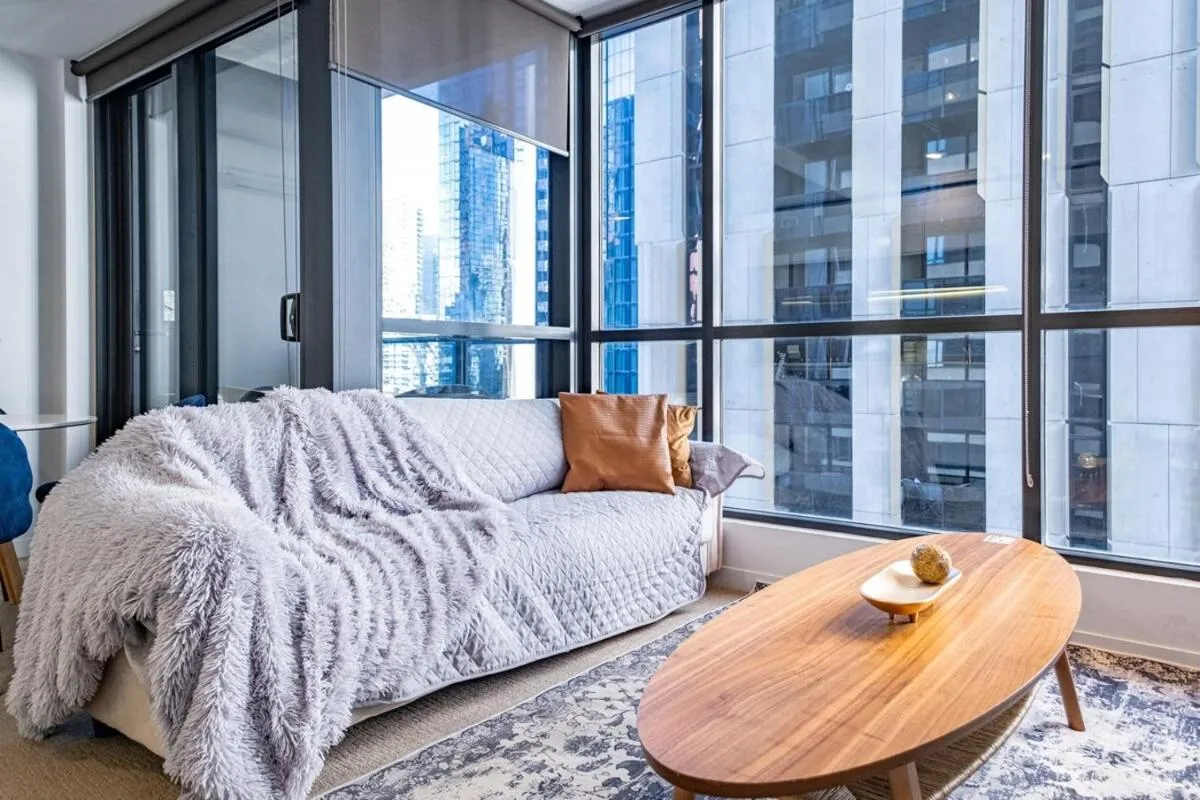 Lovely 2br Apartment Balcony Wifi Cbd — 2