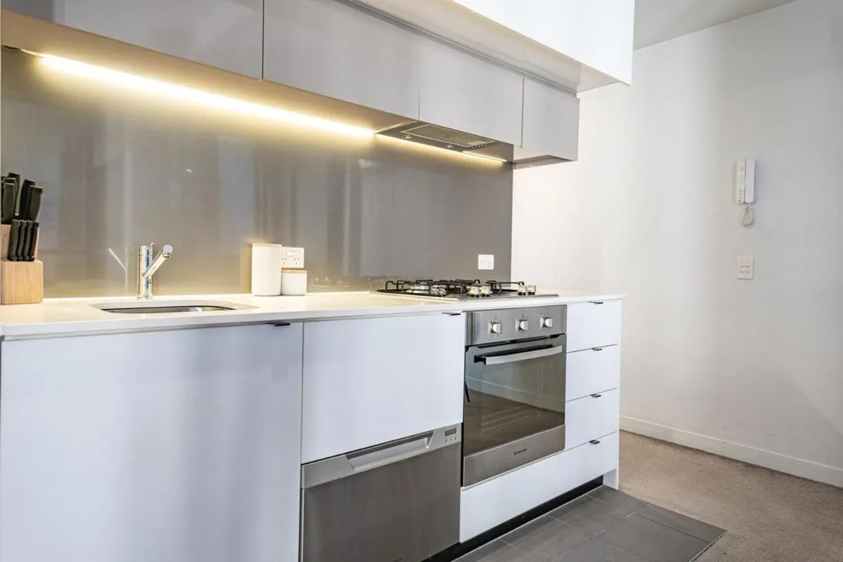 Lovely 2br Apartment Balcony Wifi Cbd — 4