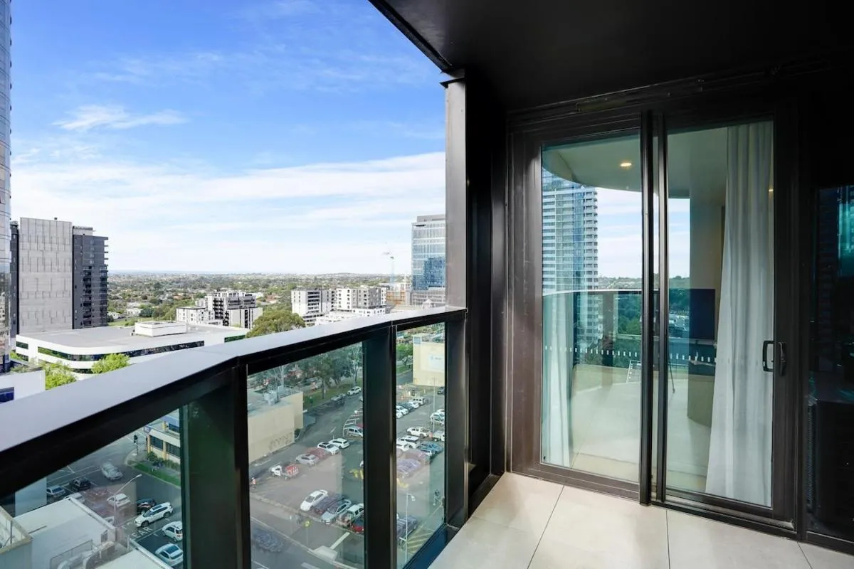 Lux 1 bedroom Executive Apt in Box Hill — 5
