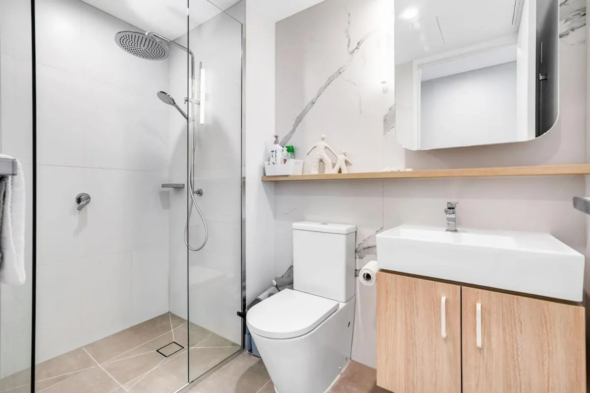 Lux 1 bedroom Executive Apt in Box Hill — 3