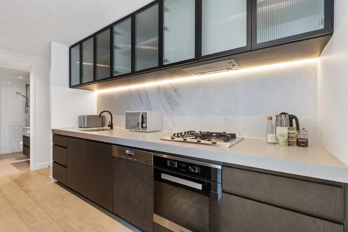 Lux Shortstay Two Bedroom at Collins House — 4