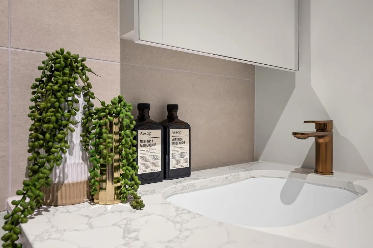 Luxurious Sapphire 1 Bed 1 Bath Residence — 3