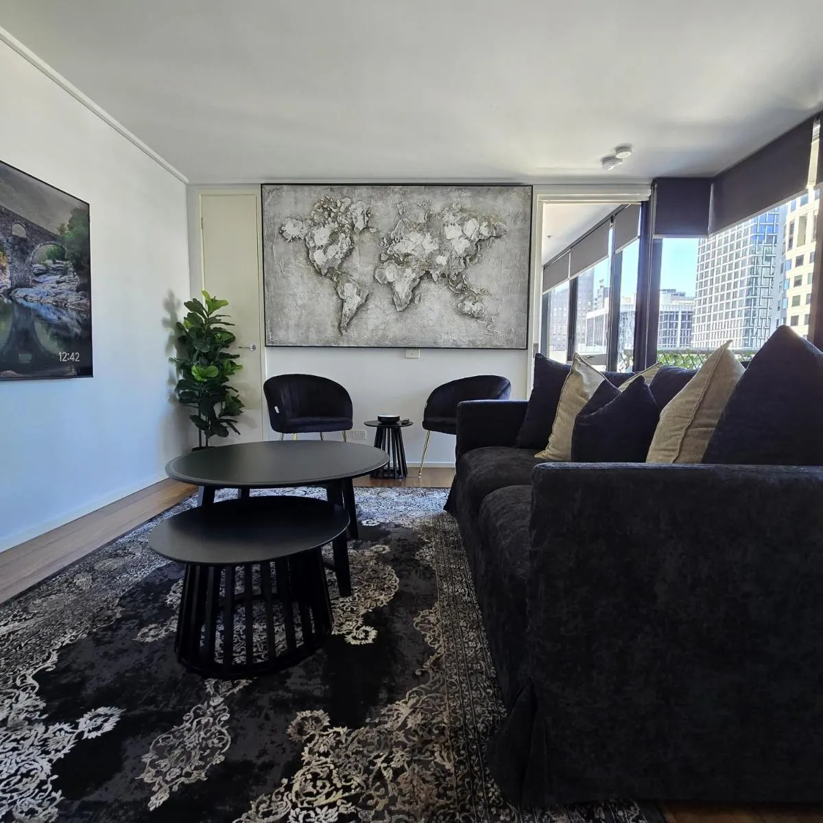 Luxuriq on Bourke — 4
