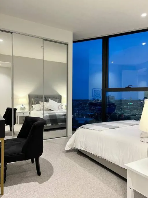 Luxury 3 Bed 2 Bath + car park at Melbourne Square — 5