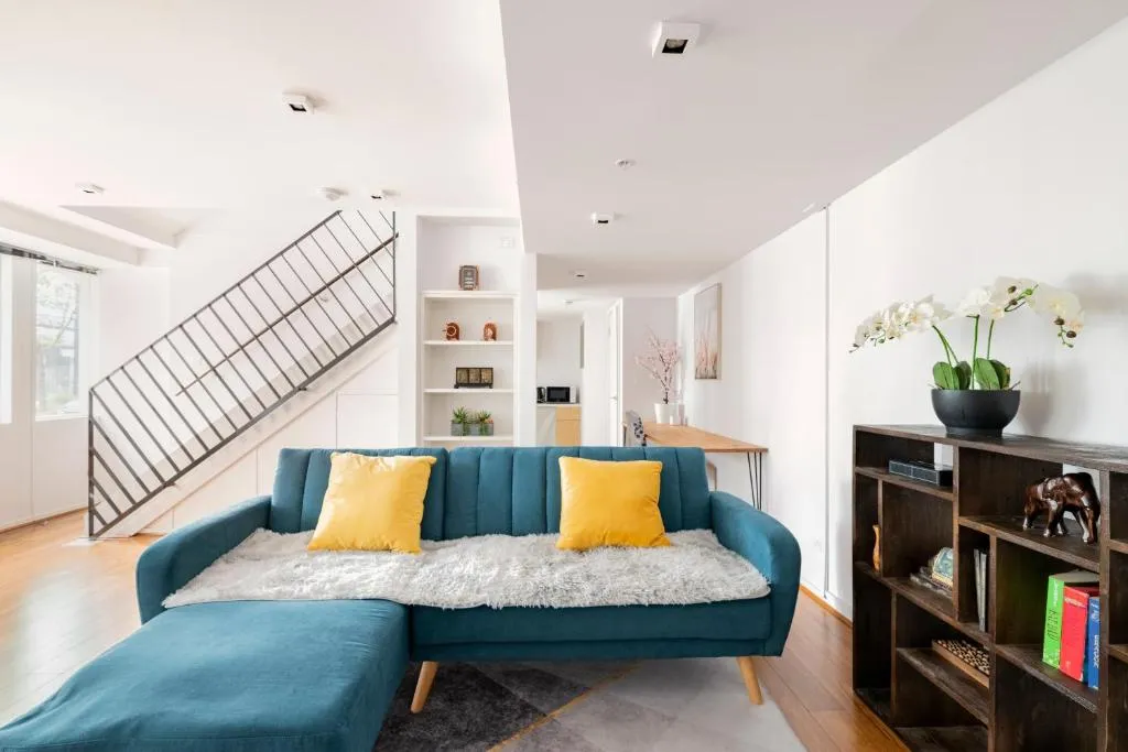 Luxury 3-Storey Loft with free parking on premises