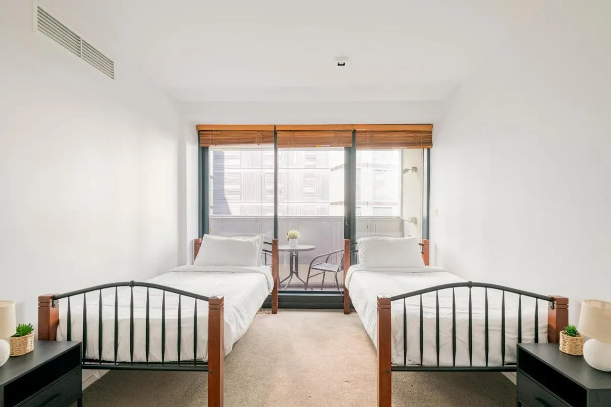 Luxury 3-Storey Loft with free parking on premises — 2
