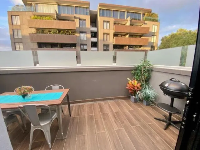 Luxury Beachside Townhouse – Walk to Beach – Private Rooftop Terrace