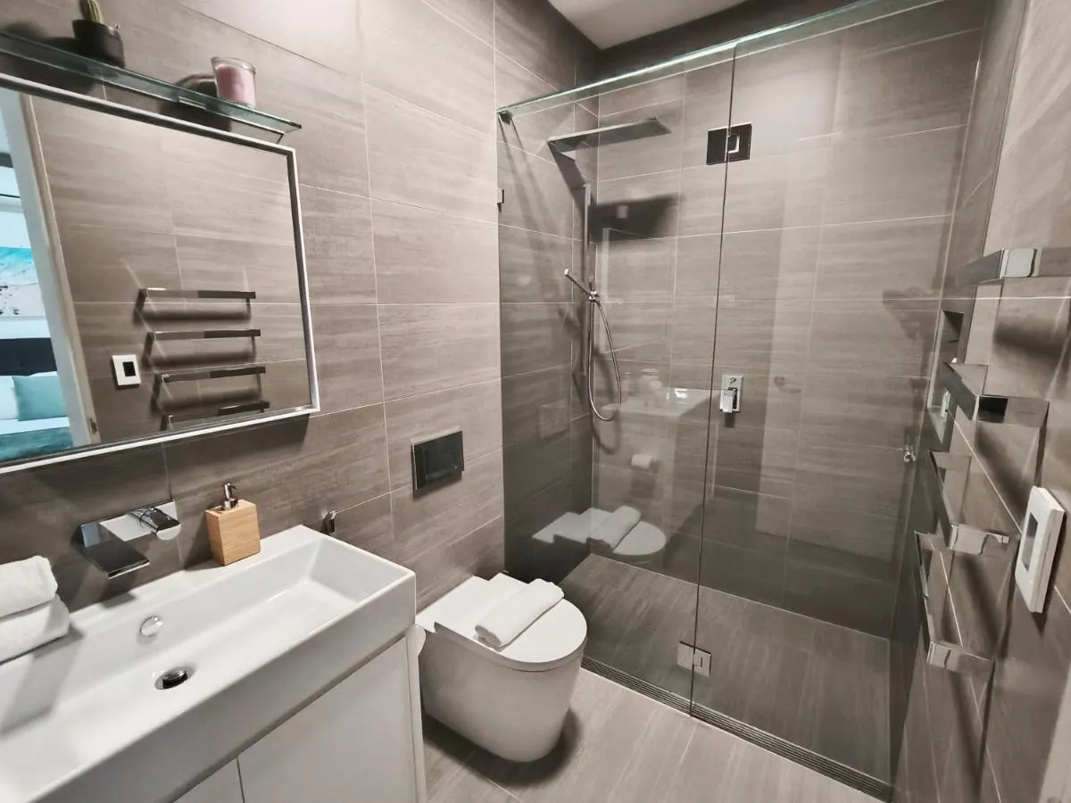 Luxury Beachside Townhouse – Walk to Beach – Private Rooftop Terrace — 3