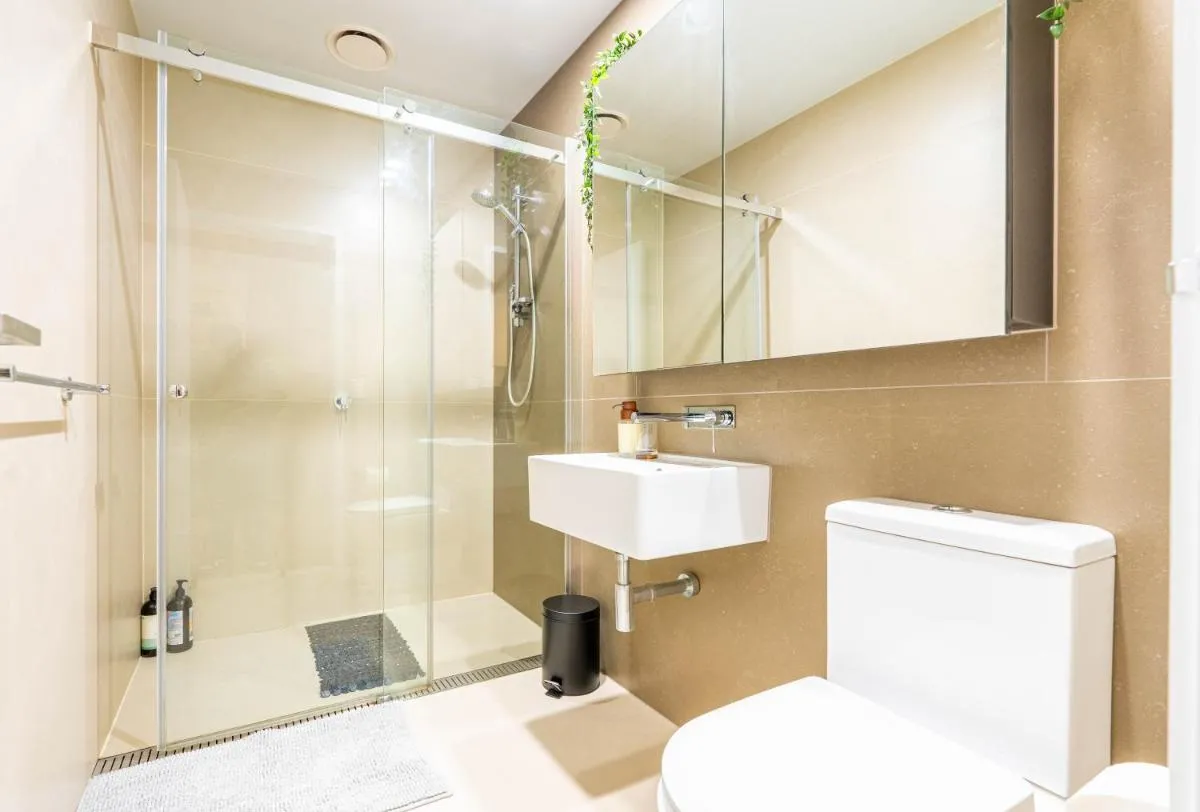 Luxury Collins St Apartment- 2BR w Balcony- High Floor — 3