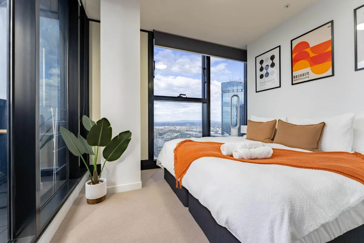 Luxury Collins St Apartment- 2BR w Balcony- High Floor — 2