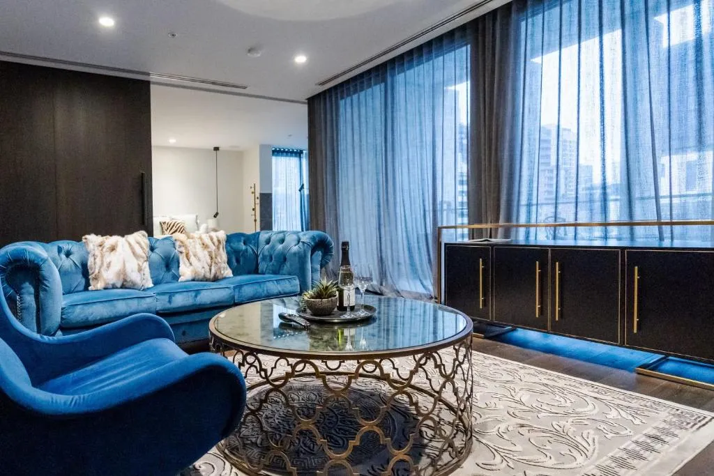 Luxury Melbourne CBD Apt in Iconic QT Building