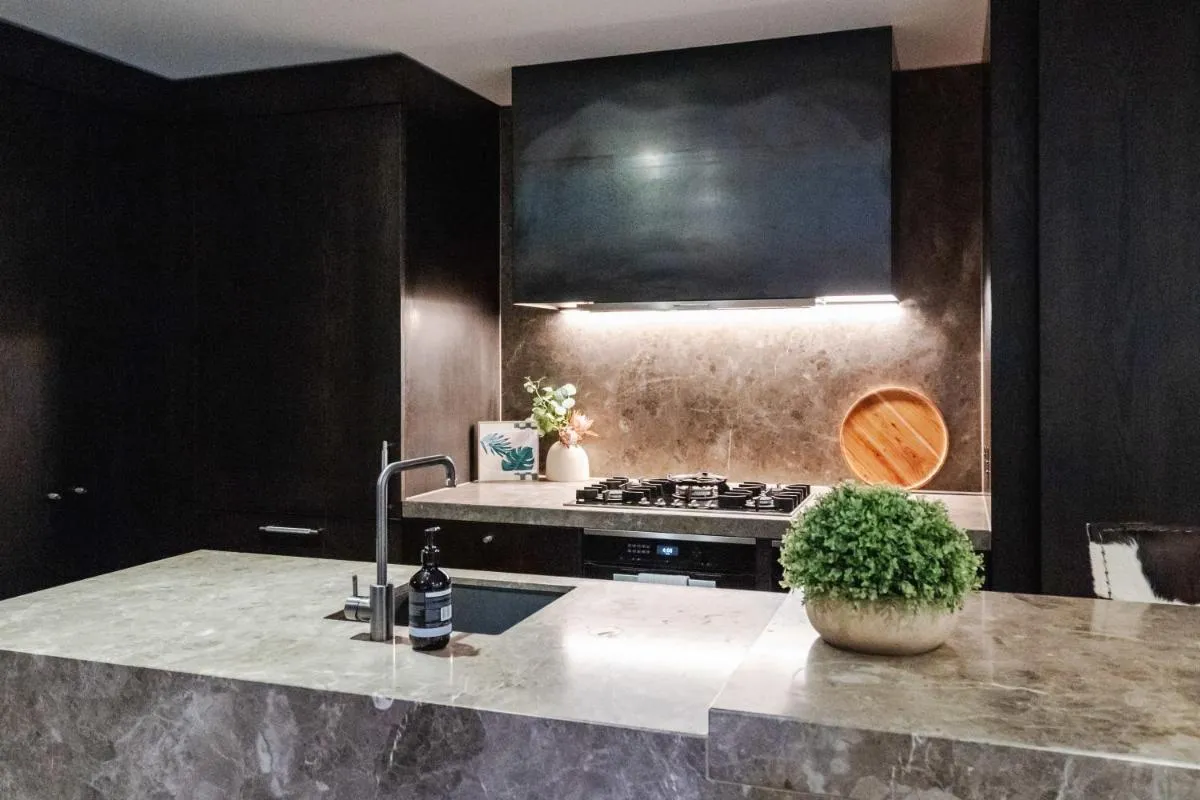 Luxury Melbourne CBD Apt in Iconic QT Building — 3