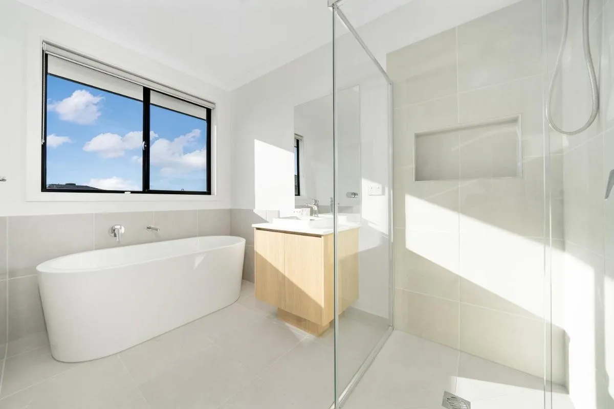 Luxury home, Mall, Breezy, Comfy — 3