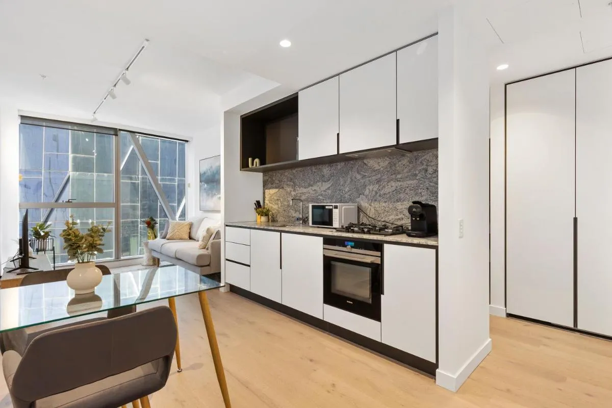 Lvl 54 West Side Place Best Location in Melb! — 5